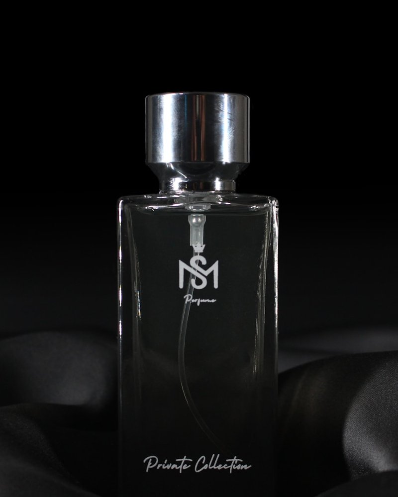 Flacon de parfum Kardiv sur fond noir