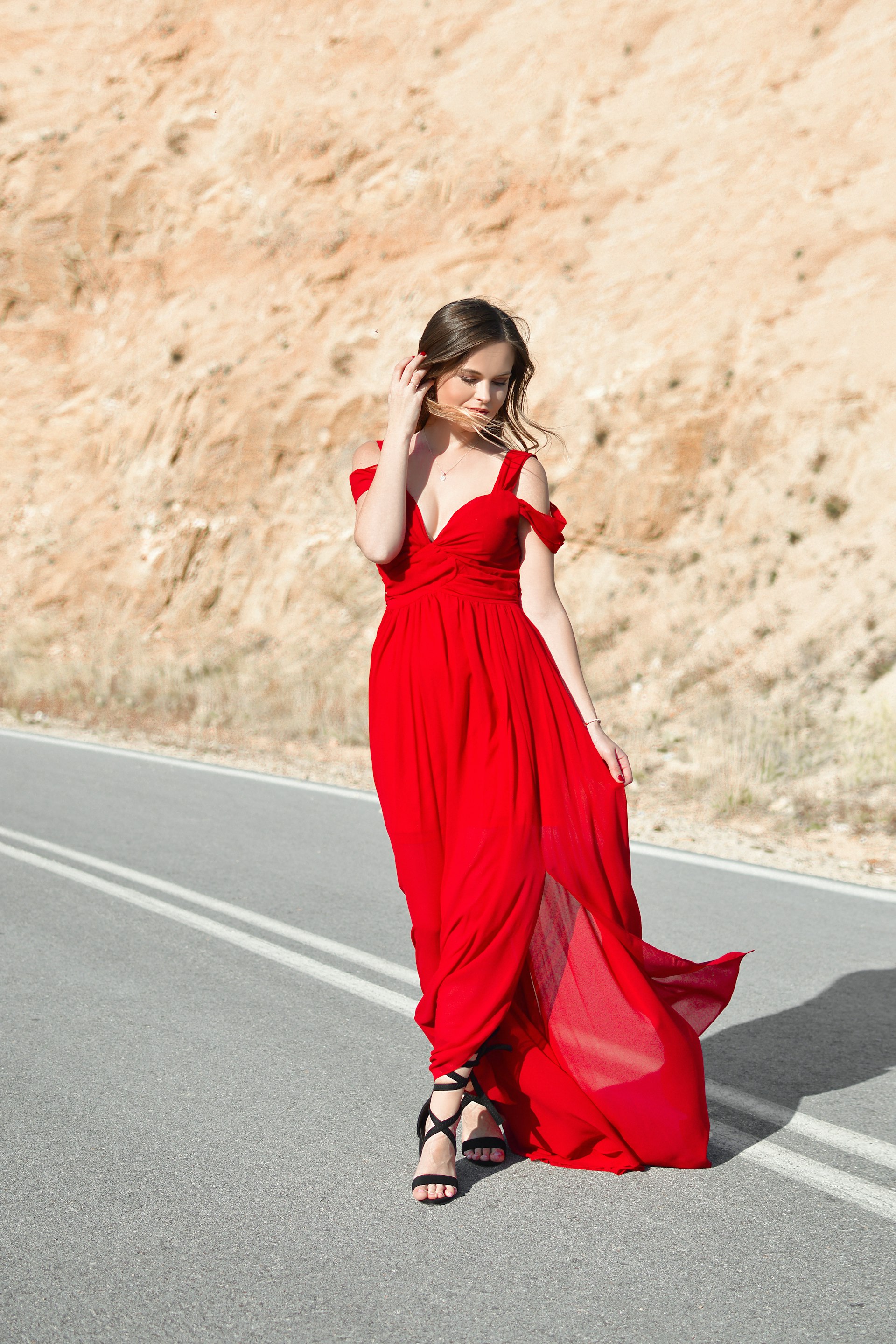 Mannequin en robe rouge longue élégante Kardiv